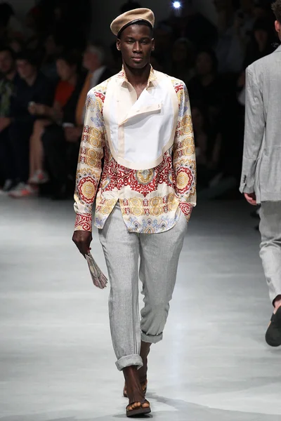 Look 3